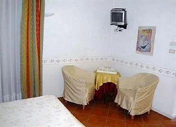 Caroline Hotel Brusimpiano